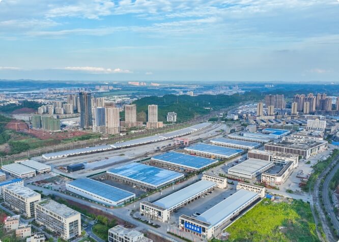 ●成功申建西部唯一的碳酸锂期货交割仓库，以新质生产力开辟产业发展新赛道，期货交割业务覆盖新疆、青海、贵州、广西等省市，与世界500强、全国100强企业展开深度合作，交割量排名全国前列，为产业发展注入“金融元素”，形成遂宁自有“资源银行”
●投资30亿元建设遂宁保税物流中心（B）型、大宗物资集散分拨中心，打造大宗物资贸易、跨境交易平台
●开拓建材、粮食运贸一体化业务，年营业收入3亿元